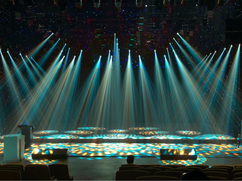 融媒体中心挂牌仪式-舞台灯光设备租赁_舞美音响背景租赁_舞台搭建led