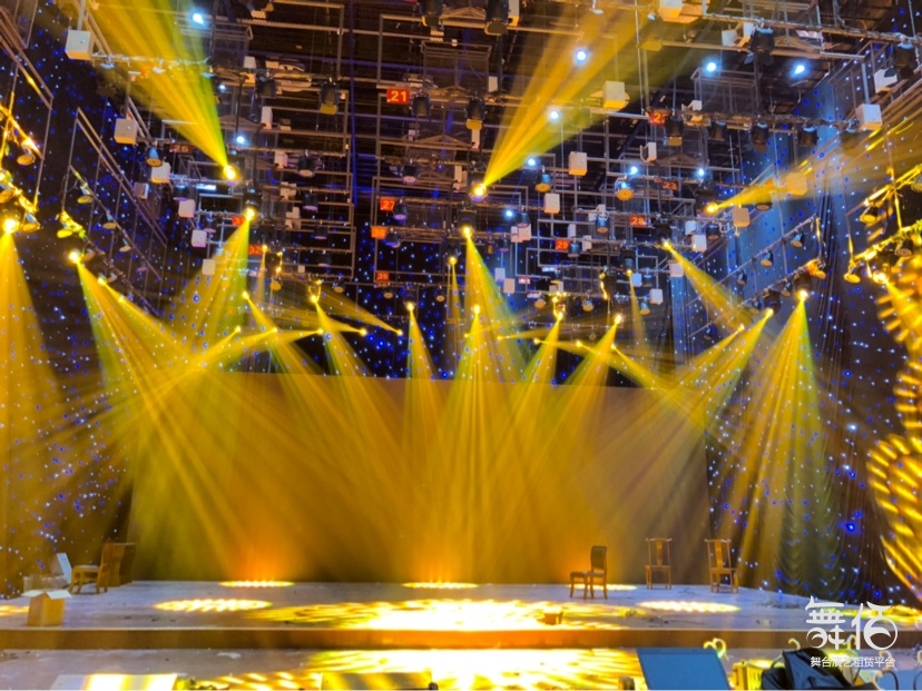 演播大厅-舞台灯光设备租赁_舞美音响背景租赁_舞台搭建led灯租赁