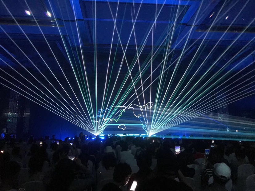 激光秀开场舞美效果-舞台灯光设备租赁_舞美音响背景租赁_舞台搭建led