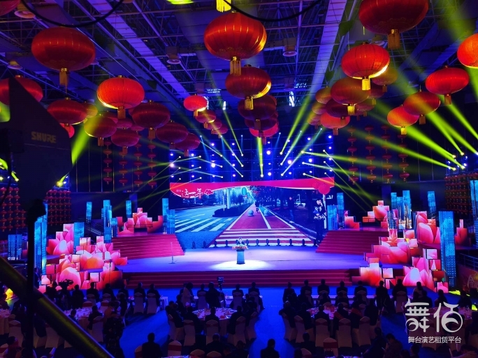 重庆铜梁春晚-舞台灯光设备租赁_舞美音响背景租赁_舞台搭建led灯租赁