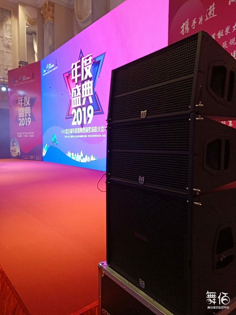 线阵音响-舞台灯光设备租赁_舞美音响背景租赁_舞台搭建led灯租赁