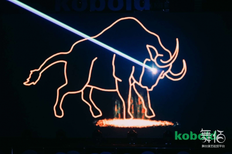 无影激光视频互动雕刻飞牛绕场-舞台灯光设备租赁_舞美音响背景租赁